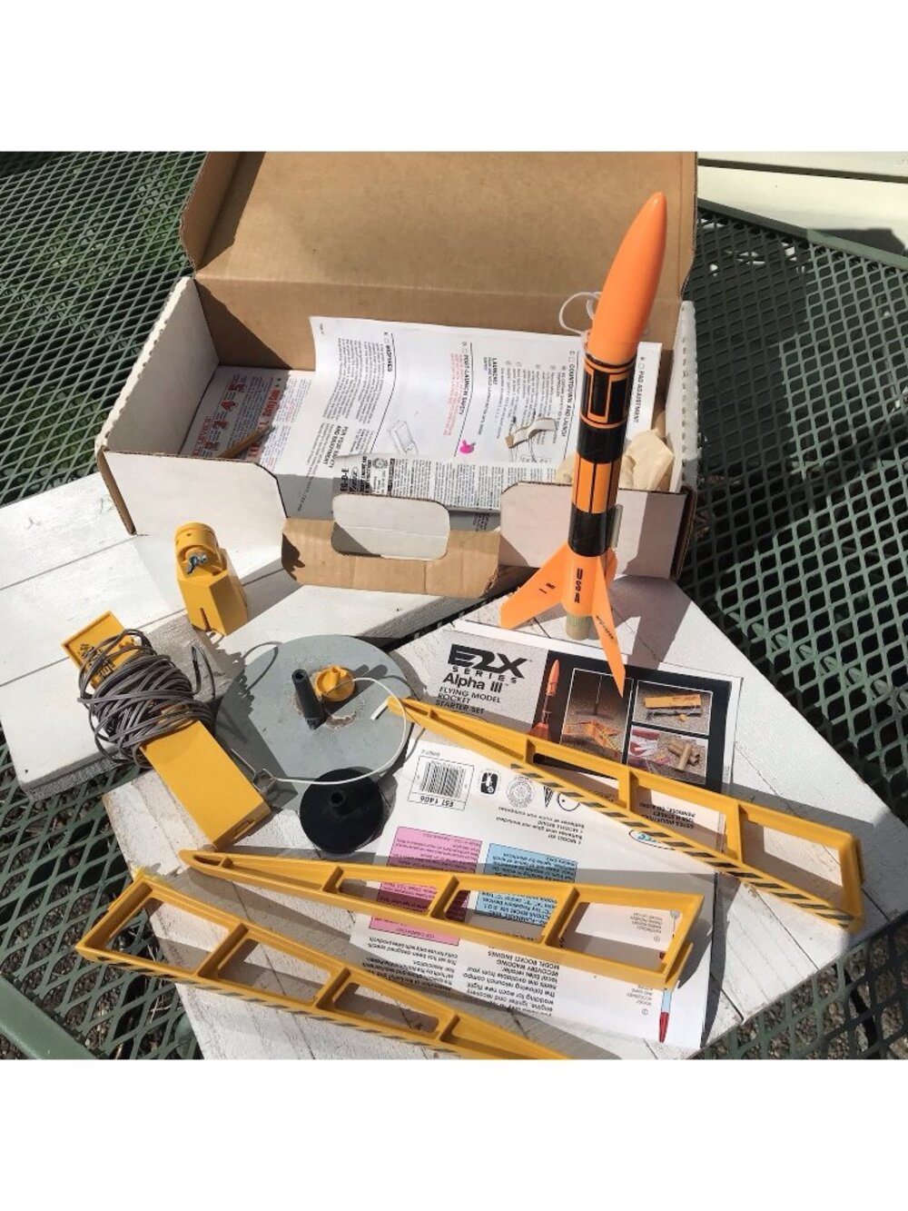Vtg 90s Estes Alpha III Flying model Built Rocket starter kit W Launch Pad Lot